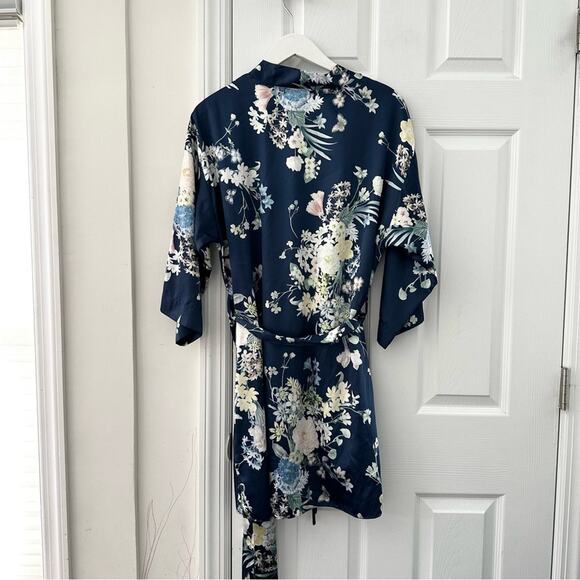 Flora Nikrooz Satin Blue Floral Print Petra Short Robe Tie Belt M/L Medium Large - Picture 6 of 12
